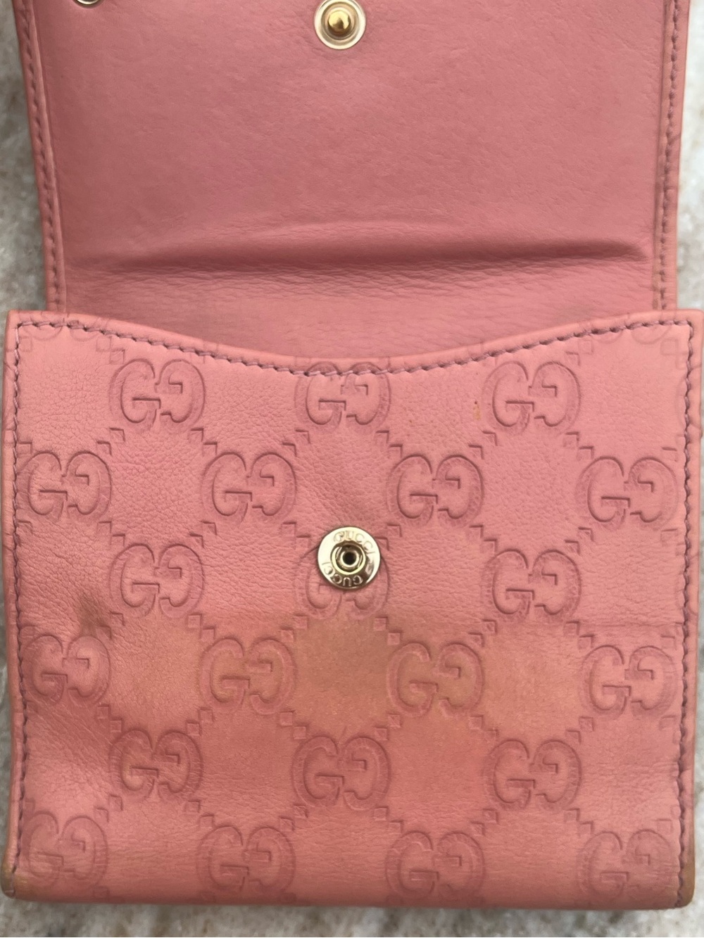 Gucci Compact Bifold Wallet GG Embossed Pink Shima Leather with Gold Charm - Picture 7 of 16